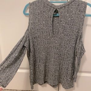 3/4 sleeve, light sweater w/ shoulder cutouts
